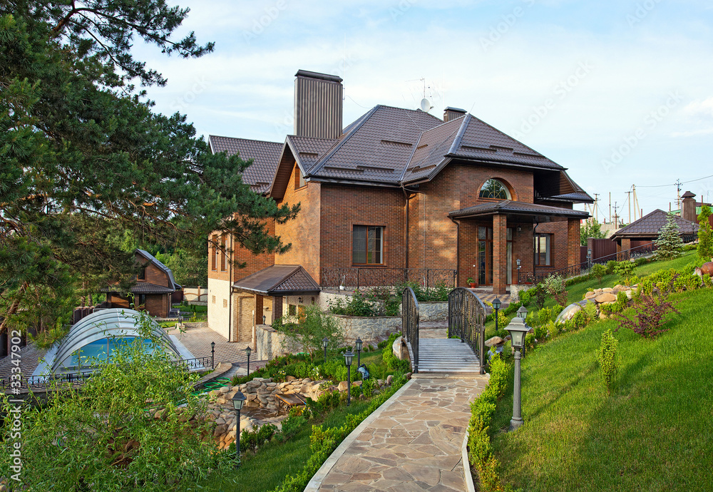 Luxury redbrick cottage