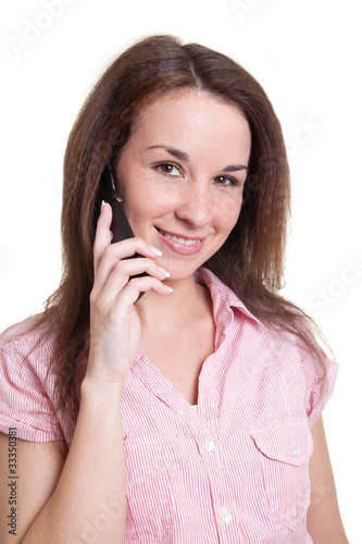 Junge Frau mit Mobiltelefon