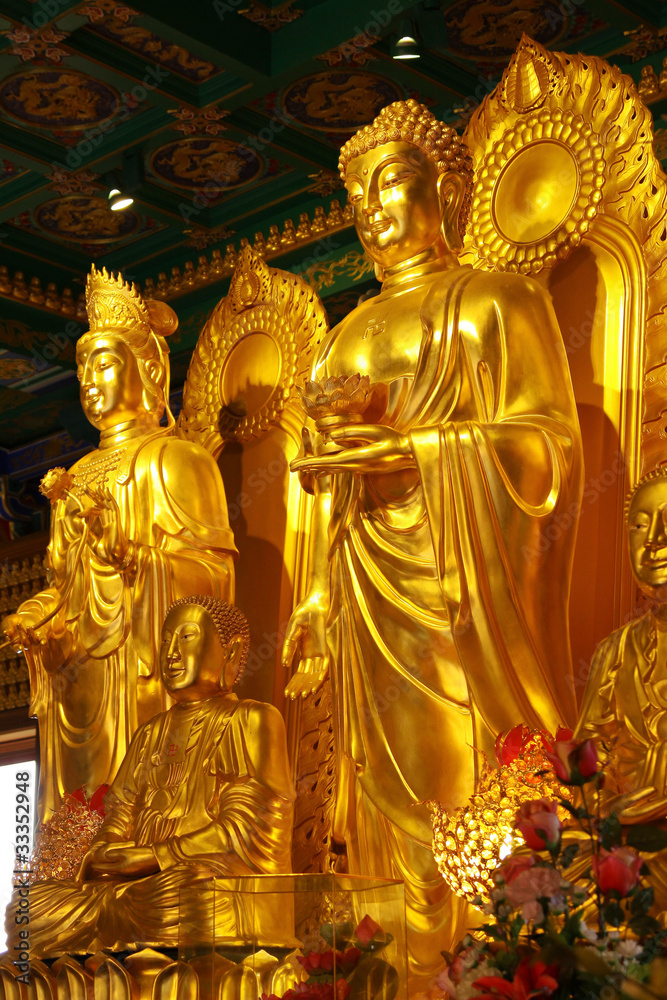The golden Buddha statue