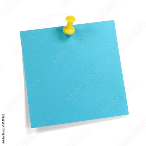 Blauer Merkzettel mit gelbem Pin