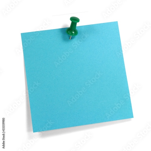 Blauer Merkzettel mit grünem Pin