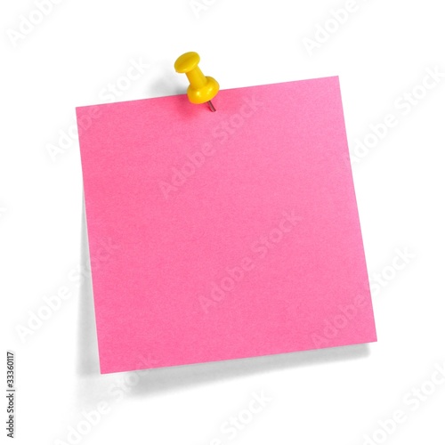 Pinker Merkzettel mit gelbem Pin