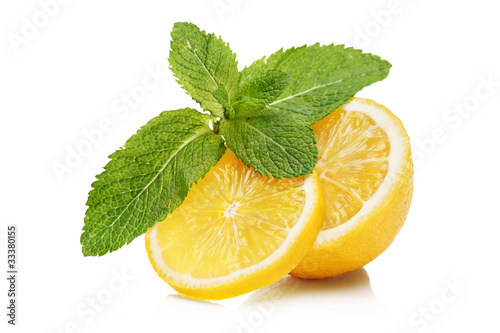 Slices of lemon and mint