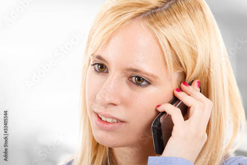 Business woman speaking at the mobile phone