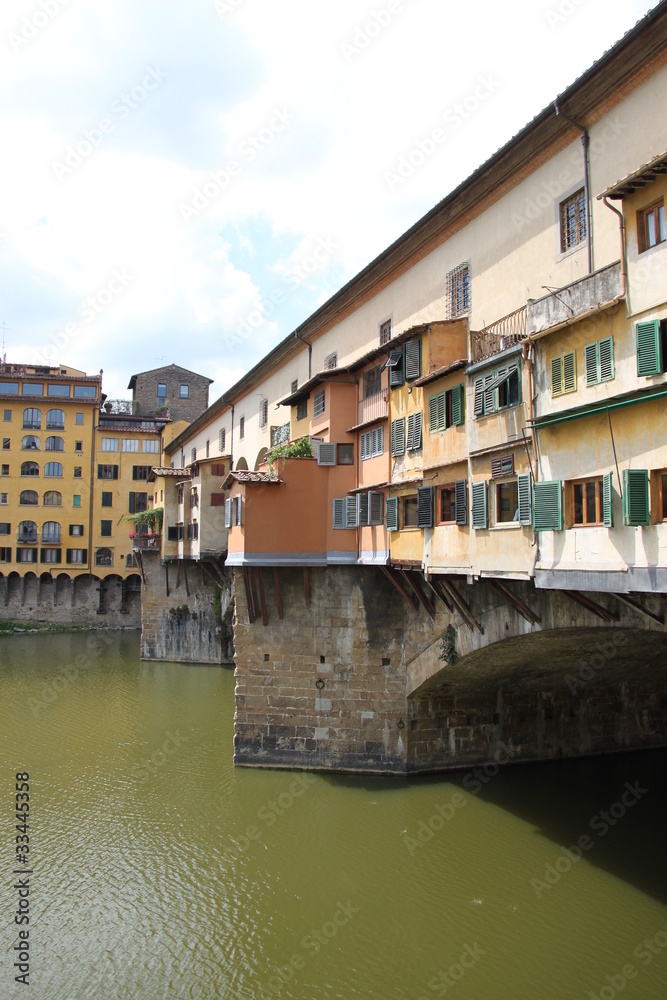 Ponte Vecchio sur le fleuve Arno à Florence, Italie