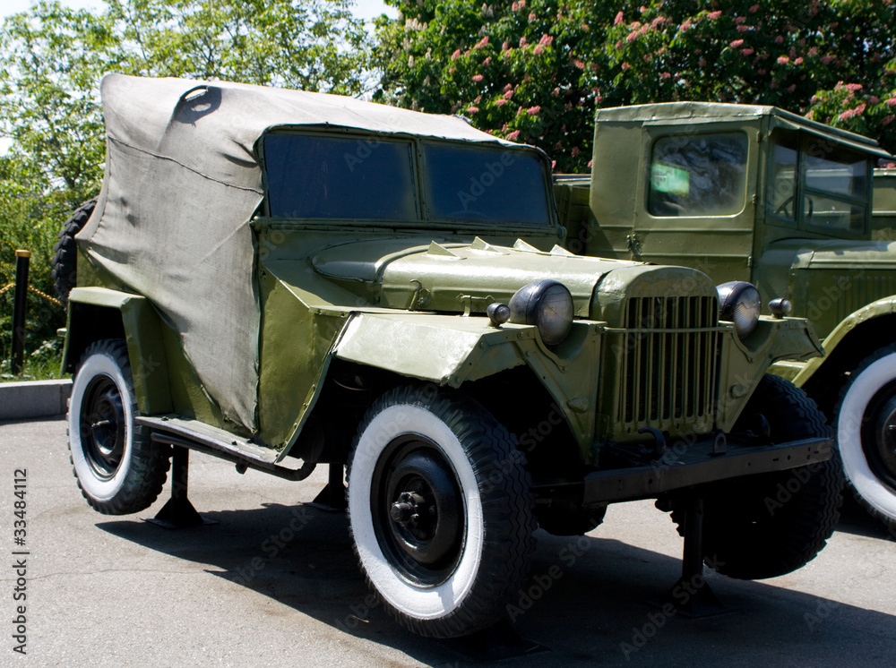 retro army car gaz-67b