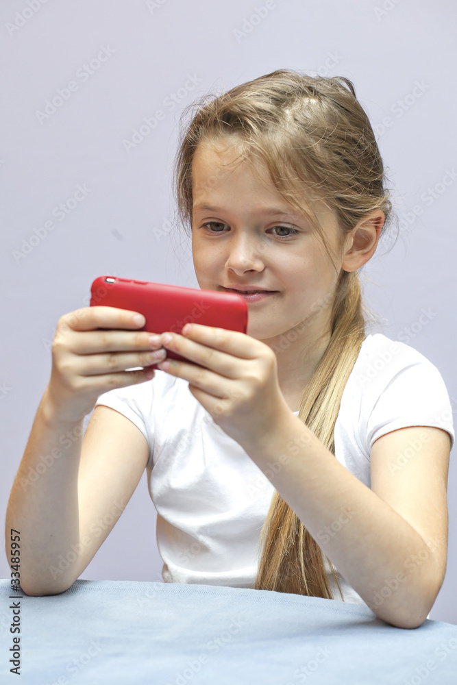 Mädchen mit Smartphone Mädchen mit Smartphone