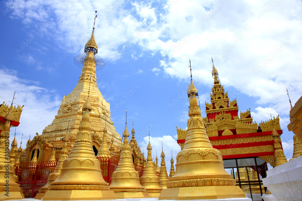 Naklejka premium Golden Temple 黄金の寺院