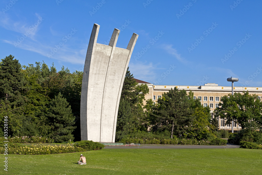 Obraz premium Luftbrückendenkmal Flughafen Tempelhof Berlin