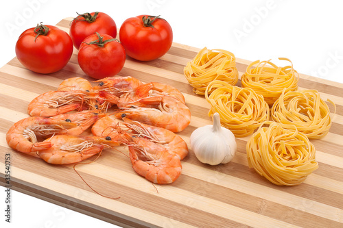 Shrimps, tomatoes and pasta