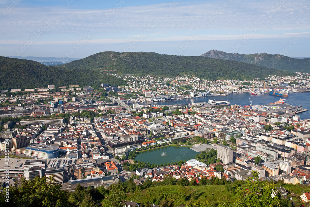 Fototapeta premium bergen seen from the hill