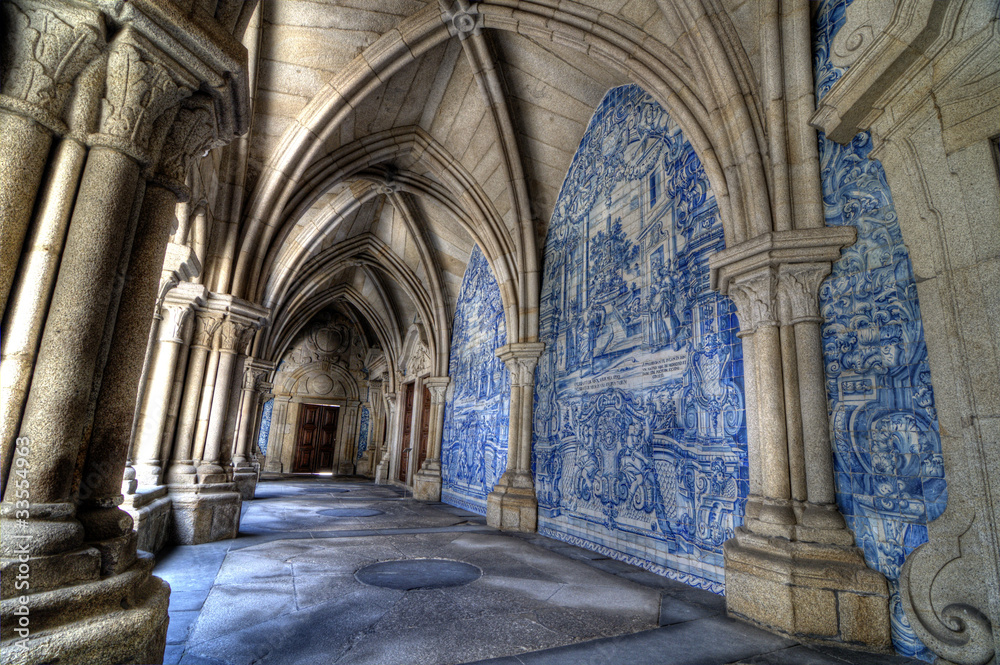 Sé Cathedral cloister, Porto, Portugal