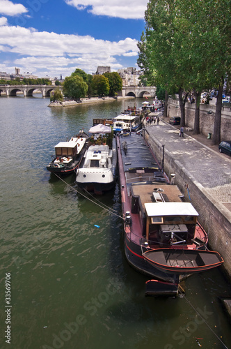 La Seine au quai de Conti, Paris - France