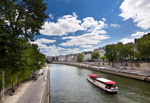 La Seine vue du Pont Neuf, Paris - France