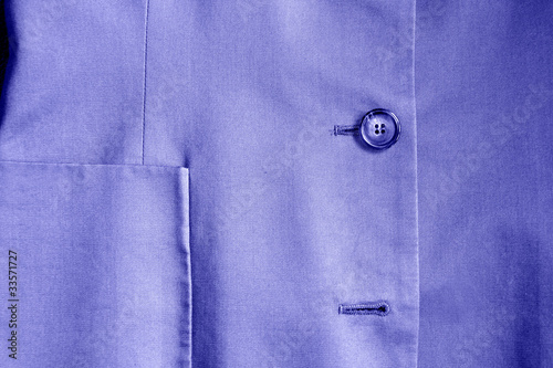 Detail eines Blazers mit Knopf