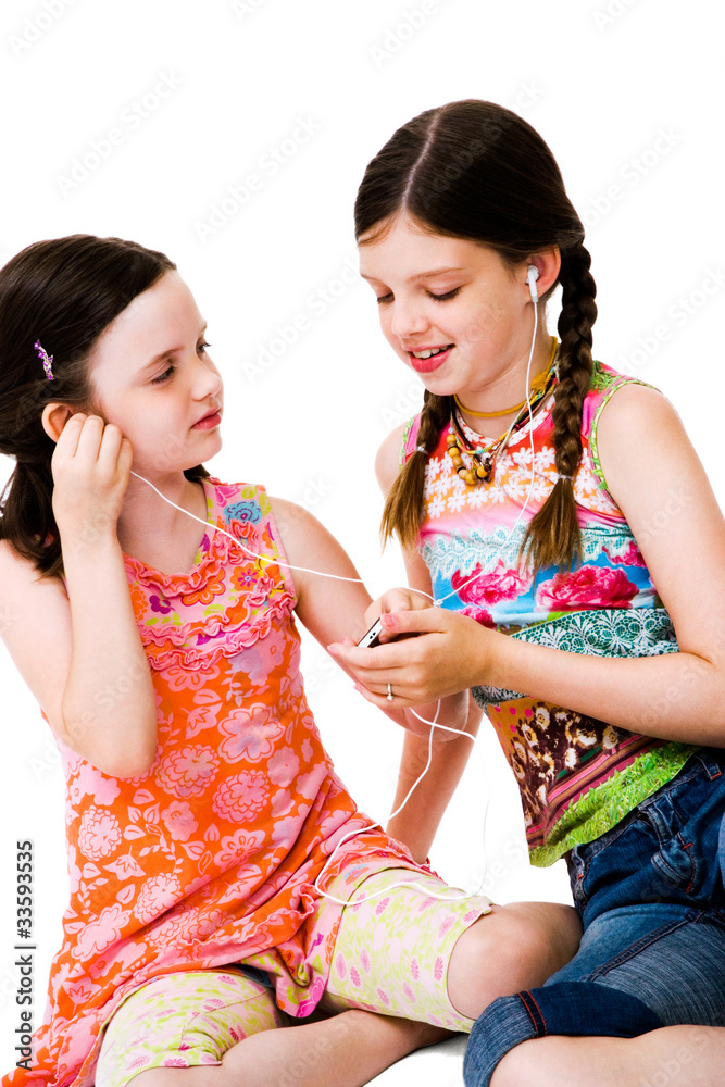 Happy girls listening MP3 - obrazy, fototapety, plakaty 