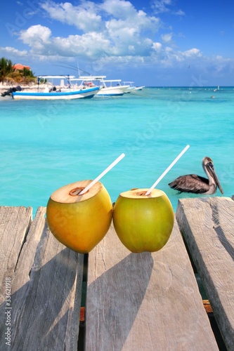 Fototapeta Naklejka Na Ścianę i Meble -  Caribbean fresh coconuts cocktail pelican swimming
