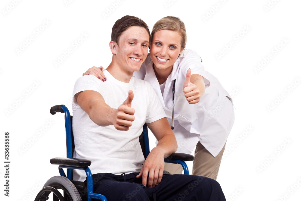 Fototapeta premium rollstuhlfahrer und ärztin zeigen daumen hoch