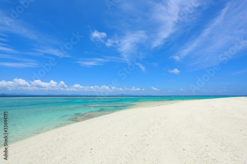 青い海と白い砂浜