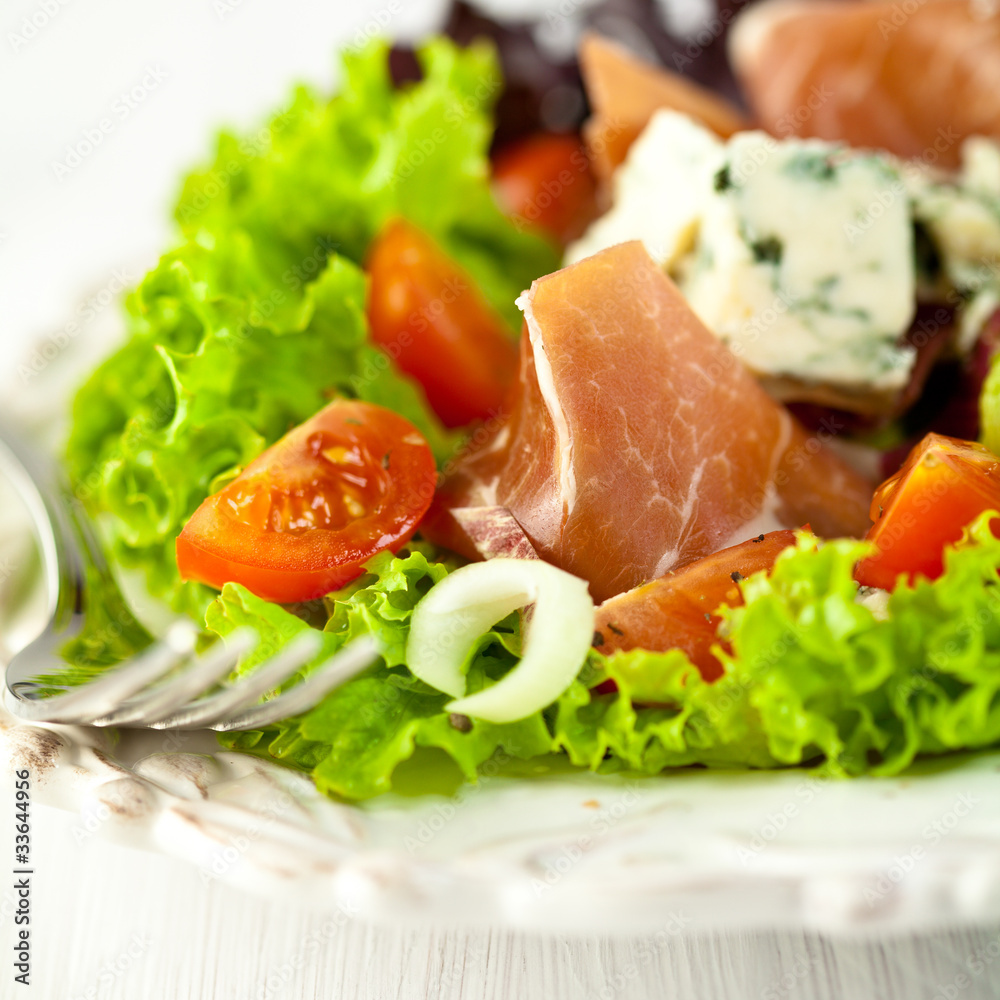 Vegetable salad with prosciutto crudo and blue cheese