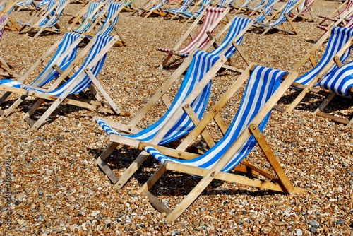 Canvas Print Rows of empty traditional deckchairs on a British beach