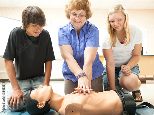 Obraz na płótnie CPR Instruction in School