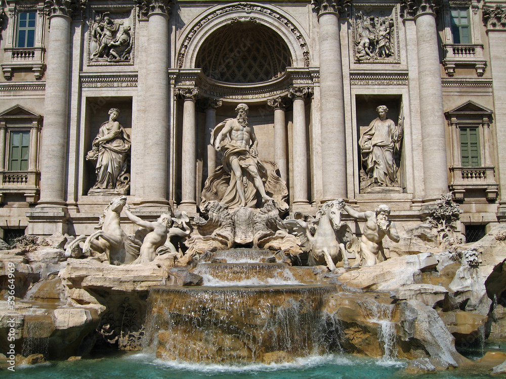 Statue della Fontana di Trevi a Roma