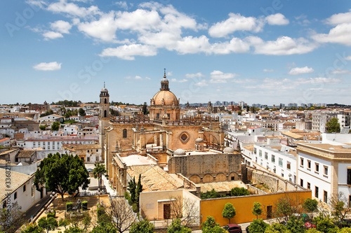 Blick auf Jerez de la Frontera mit Kathedrale, Spanien