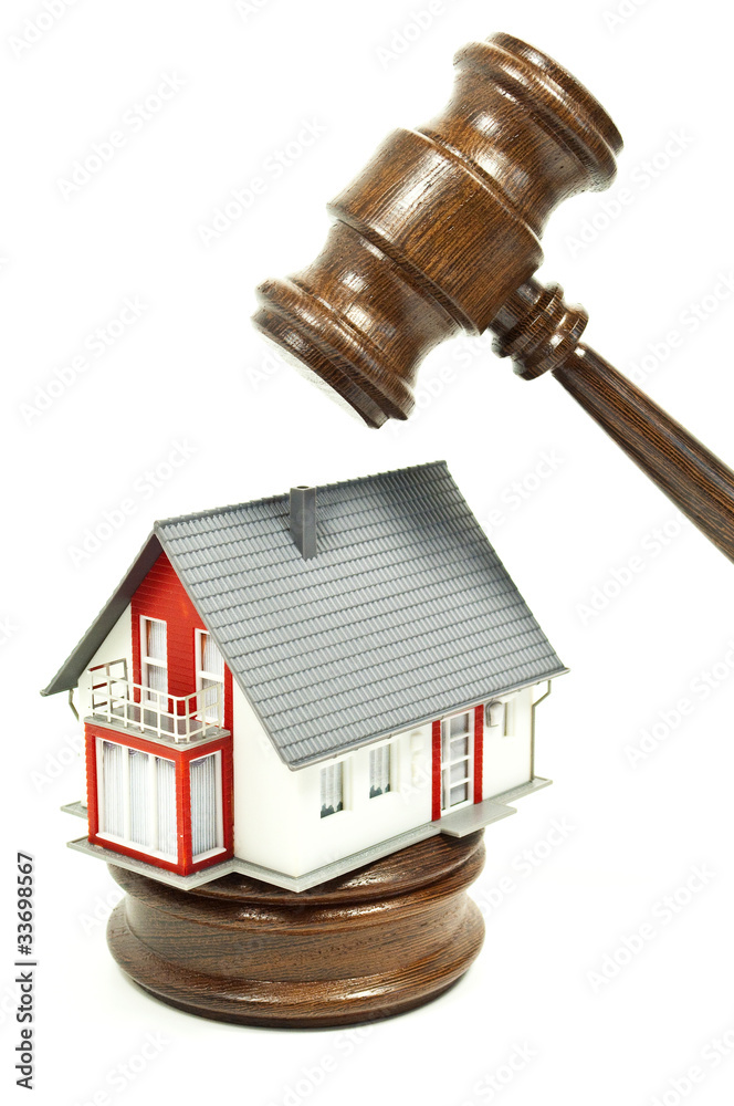 Richterhammer aus Holz mit Haus