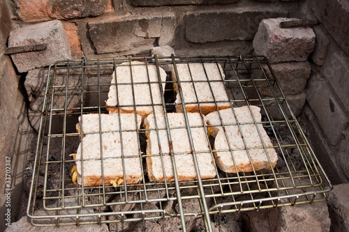 Bilde på lerret Cheese sandwiches toasted over coals in grid