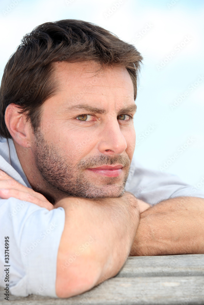 Obraz premium Man relaxing