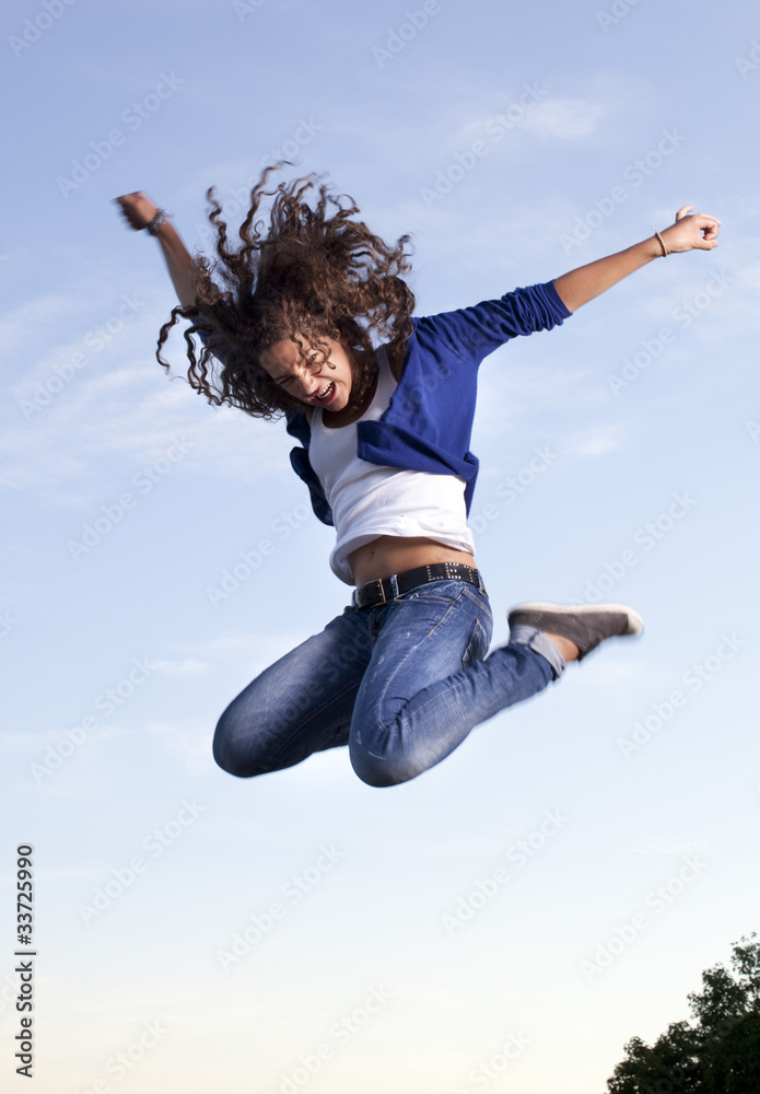 jeune fille sportive explosant de joie jeune fille sportive explosant de joie