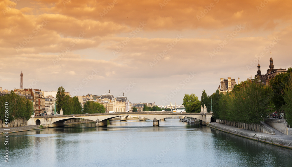 La seine à Paris La seine à Paris