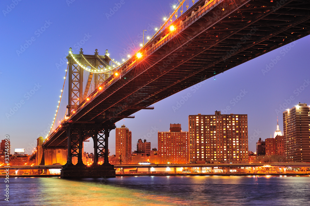 Fototapeta premium New York City Manhattan Bridge over East River