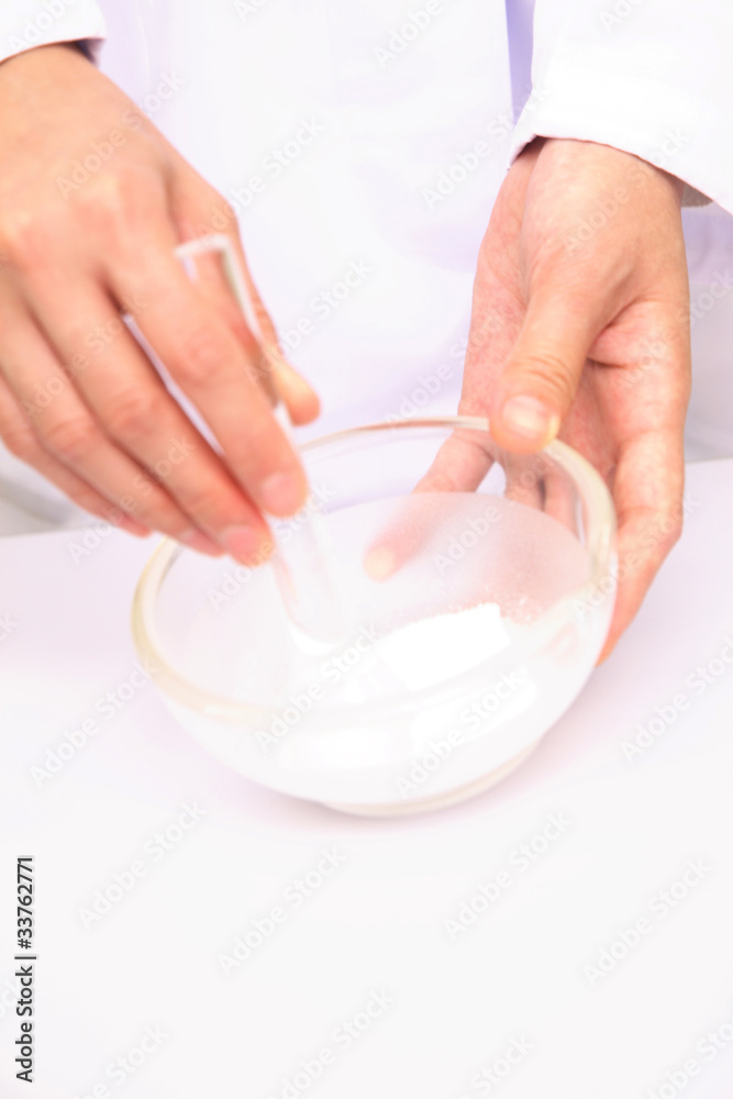 薬を調合する薬剤師イメージ 薬を調合する薬剤師イメージ