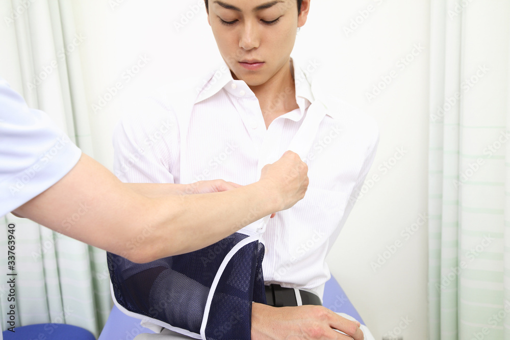 Fototapeta premium アームリーダーをする男性患者