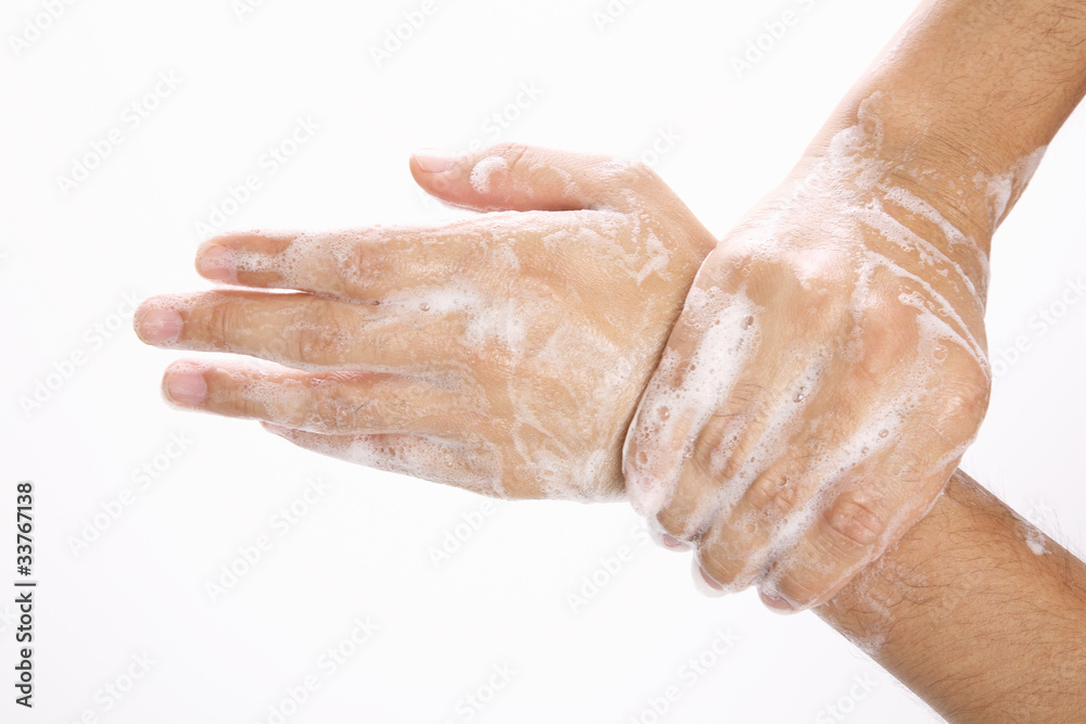 Fototapeta premium 石鹸で手を洗う男性の手元