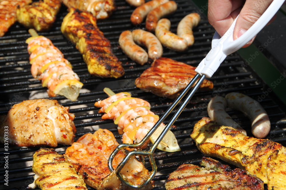 Grillen: Scampi-Spieße, diverses Grillfleisch und Bratwürste Grillen: Scampi-Spieße, diverses Grillfleisch und Bratwürste