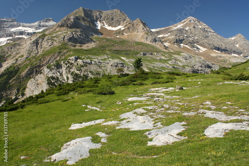 peaks near Cirque de Gavarnie photo