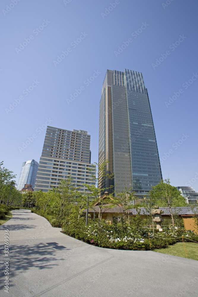 Obraz premium 新緑と東京ミッドタウン