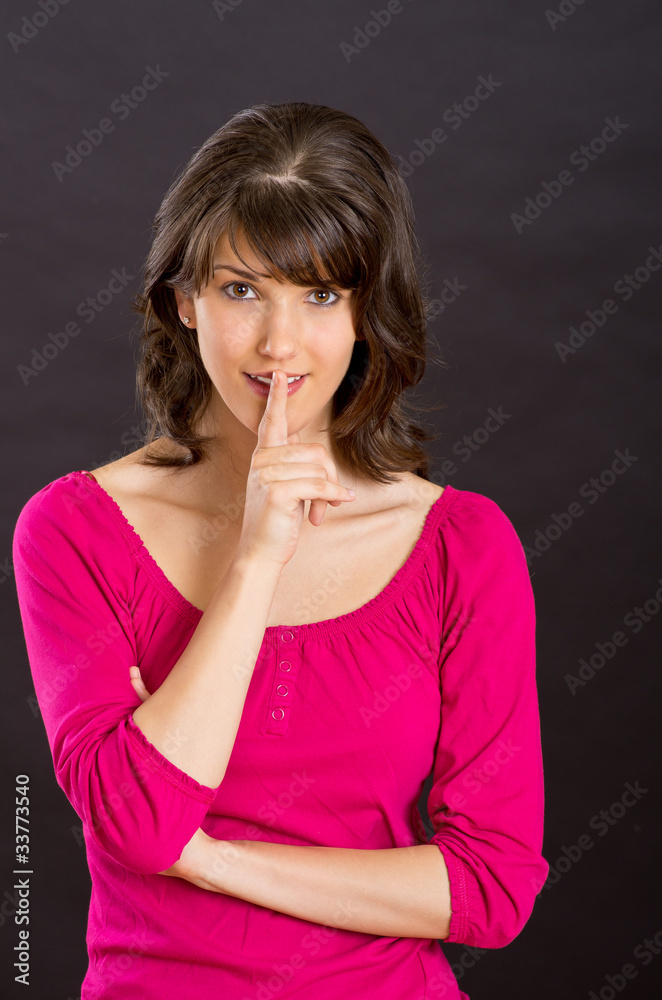 Frau bittet um Ruhe Frau bittet um Ruhe
