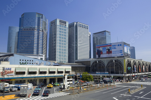 品川駅と高層ビル群