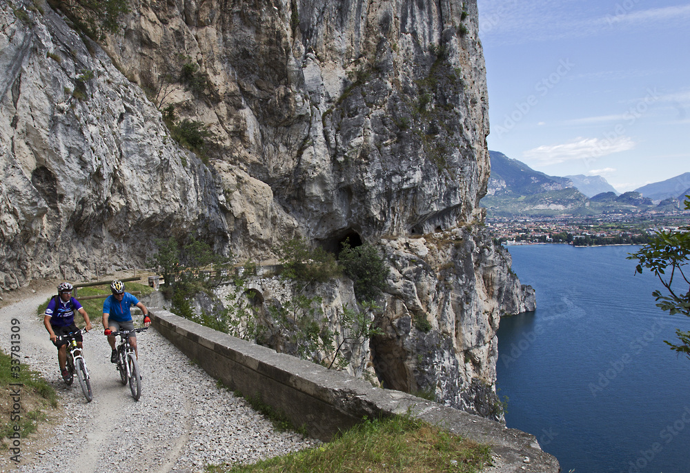 Mountainbiker bei Riva am Gardasee
