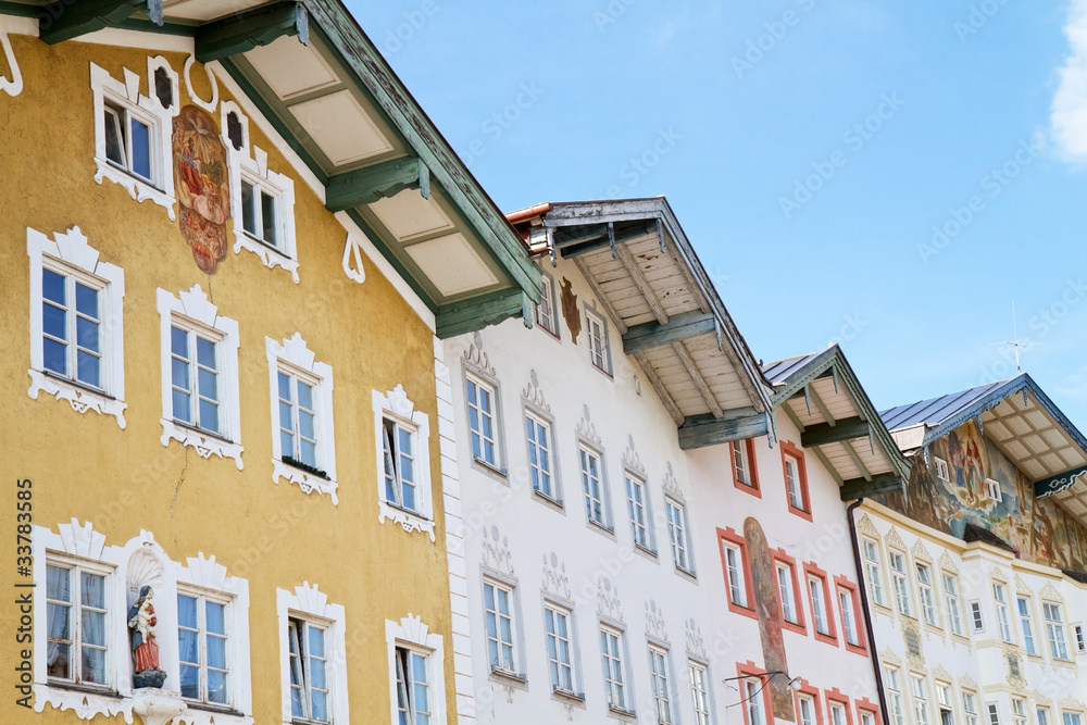 Fototapeta premium Historische Häuserfassade in Bad Tölz, Oberbayern
