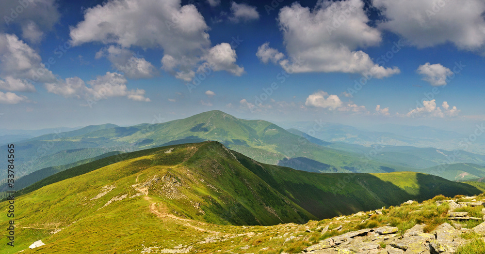 Path from Hoverla mountain to Petros mountain