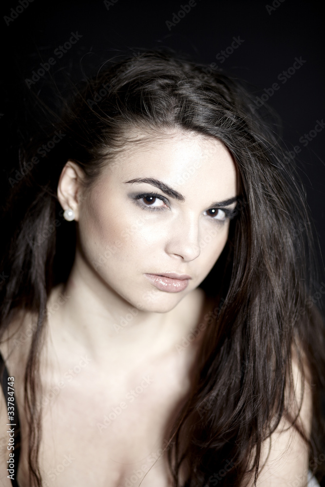 schwarzhaariges junges weibliches model schwarzhaariges junges weibliches model