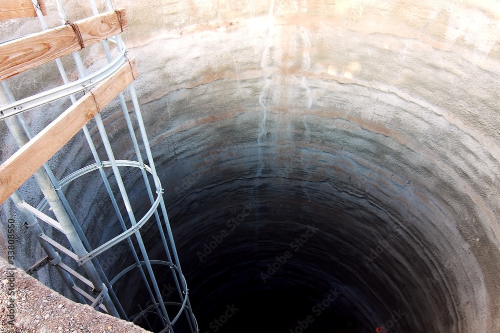 Obraz premium concreted hole under the ground