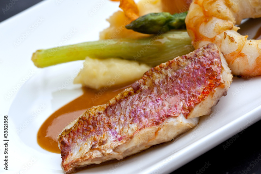 Gastronomie, cuisine, restaurant, poisson, rouget, plat Gastronomie, cuisine, restaurant, poisson, rouget, plat