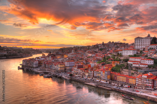 Porto przy rzecznym Duoro, zmierzch