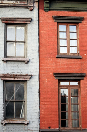 finestre di case colorate